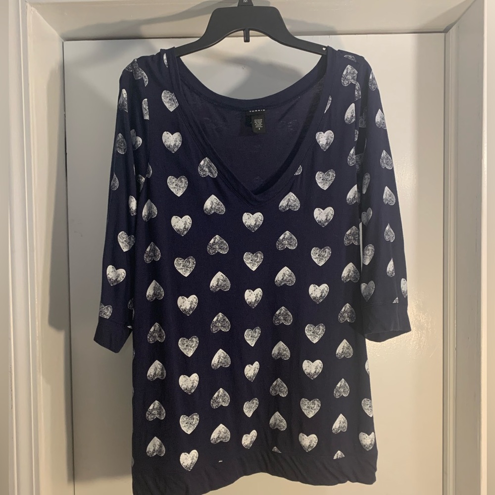 Torrid 3/4 sleeve dark blue and white heart top